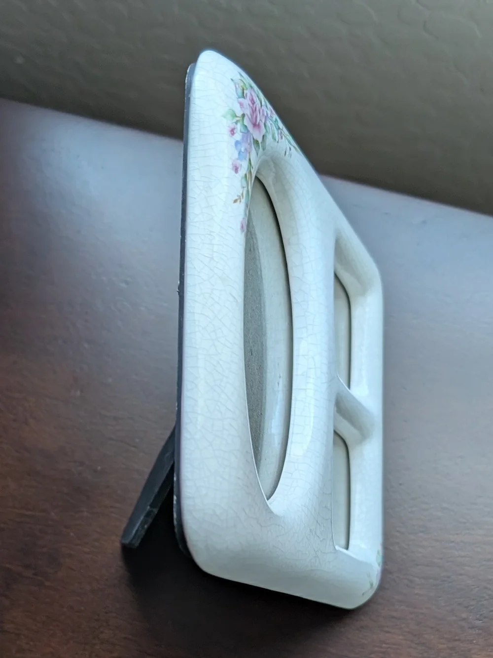 Vintage Floral White Ceramic Triple Oval  Opening Picture Frame Tabletop